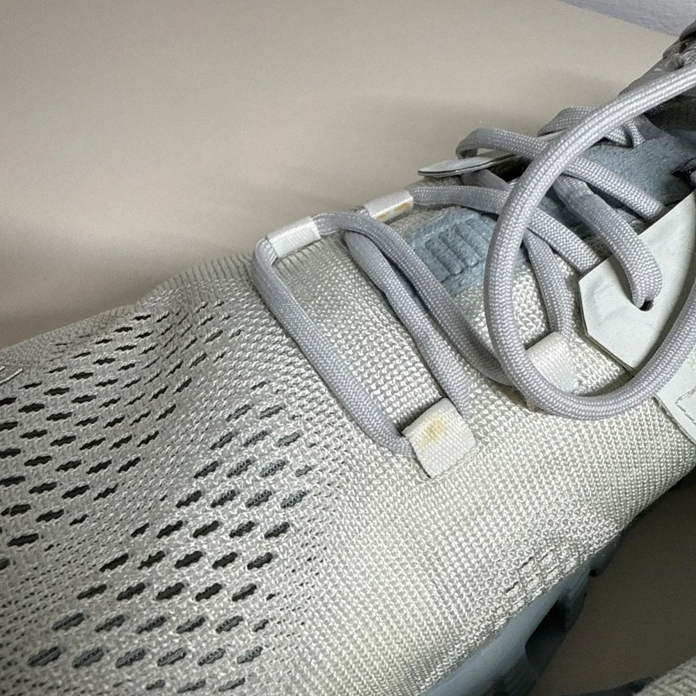 On Running Women's Light Grey Athletic Shoes Size (9) 40.99036